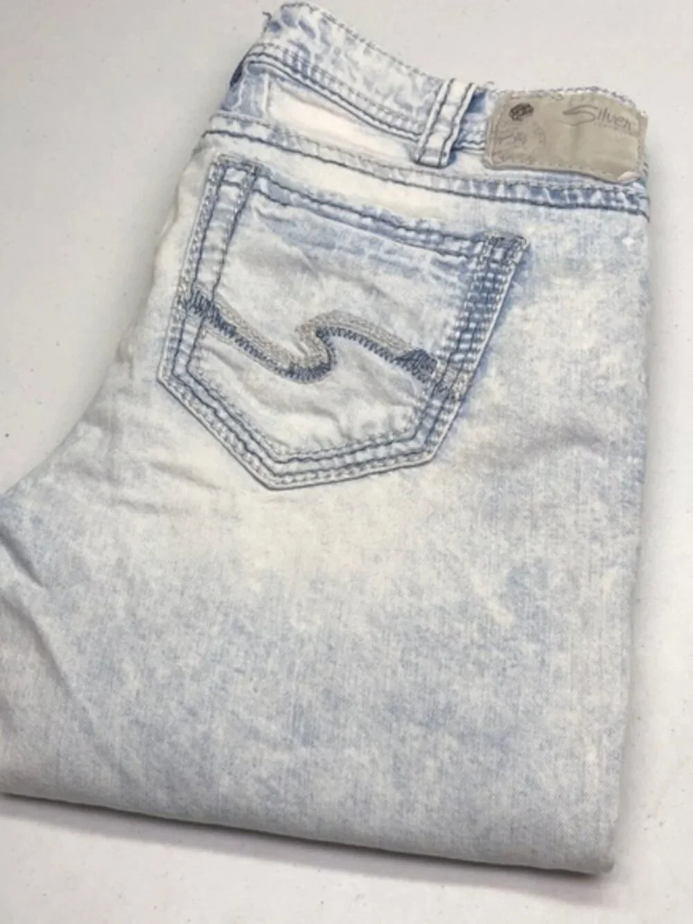 SILVER TUESDAY LIGHTWASH LOW CAPRI JEANS 30x26 ⭐️